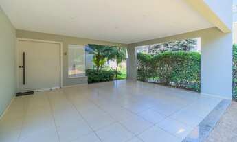 Imagem 3: Casa à venda no Condomínio Jardim Theodora, com 398m² de área construída e 600m² de área t