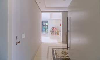 Imagem 4: Casa à venda no Condomínio Jardim Theodora, com 398m² de área construída e 600m² de área t