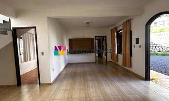 Imagem 4: Sobrado com 4 dormitórios à venda no bairro Glória, Joinville/SC