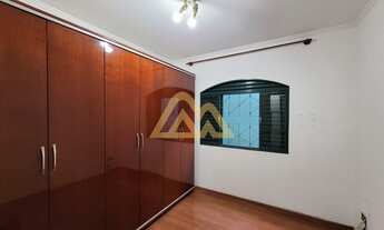 Imagem 6: 3 dormitórios na Rua Professora Lourdes Mourão