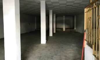 Imagem 2: Salão com 601 m de área construída, térreo e mais dois andares na Avenida Barão de Itapura