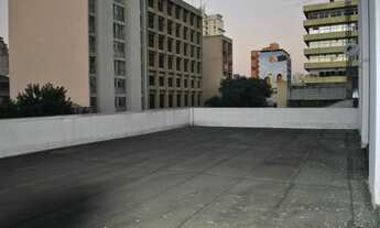 Imagem 2: Condomínio com portaria e segurança. Excelente localização à 11 minutos andando da Estaçã