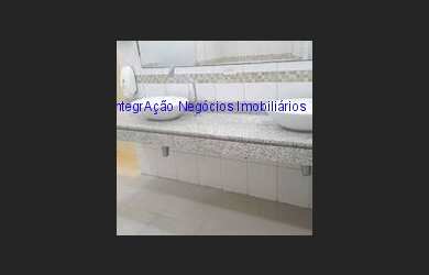 Imagem 6: Loja 431m², frente com 5m², pé direito de 5m², piso em porcelanato branco, forro e luminá