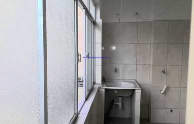 Imagem 15: Condomínio com Portaria, Elevador e Segurança. Excelente localização à 4 minutos caminhan