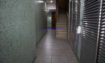 Imagem 2: Condomínio com elevador e zelador. Excelente localização à 6 minutos andando para a Estaç