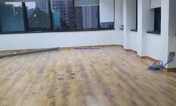 Imagem 2: Conjunto comercial 100m², 01 copa, 03 banheiros e 03 vagas de garagem. Condomínio com se