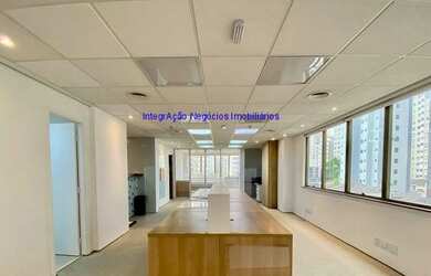 Imagem 6: Condomínio com portaria, segurança e recepção. Excelente localização á 9 minutos andando