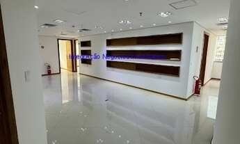 Imagem 3: Conjunto comercial 202,76m², 04 banheiros e 05 vagas de garagem. Condomínio com recepção