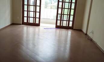 Imagem 4: Condomínio com portaria e segurança 24hrs. Excelente localização á 9 minutos andando para