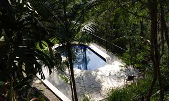 Imagem 3: Casa MOBILIADA 500m², 05 dormitórios (sendo 03 suítes), 05 banheiros, 06 vagas de garagem