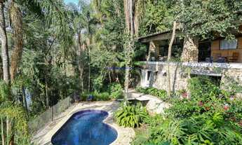 Imagem 2: Casa MOBILIADA 500m², 05 dormitórios (sendo 03 suítes), 05 banheiros, 06 vagas de garagem