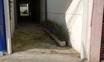 Imagem 1: Loja 240m², sendo 150m² no térreo e 90m² no piso superior e 01 banheiro. Excelente locali