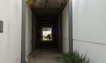 Imagem 2: Loja 240m², sendo 150m² no térreo e 90m² no piso superior e 01 banheiro. Excelente locali