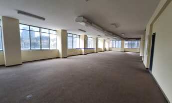 Imagem 7: Condomínio com recepção e segurança. Excelente localização á 4 minutos andando para a est