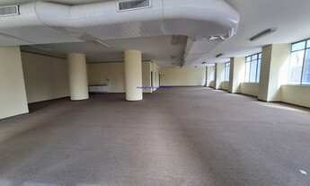 Imagem 6: Condomínio com recepção e segurança. Excelente localização á 4 minutos andando para a est