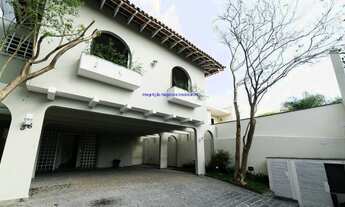 Imagem 2: Casa comercial com 600 m², 18 cômodos, 6 banheiros e 6 vagas. Anteriormente utilizada como