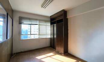 Imagem 3: Condomínio com portaria e segurança. Excelente localização á 4 minutos andando para a est