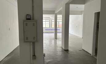 Imagem 5: Condomínio com segurança e portaria. Excelente localização, à 2 minutos andando para a Es