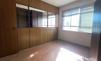 Imagem 5: Condomínio com portaria e segurança. Excelente localização á 4 minutos andando para a est