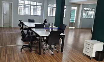 Imagem 2: Condomínio com segurança e portaria. Excelente localização, à 2 minutos andando para a Es