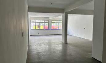 Imagem 3: Condomínio com segurança e portaria. Excelente localização, à 2 minutos andando para a Es