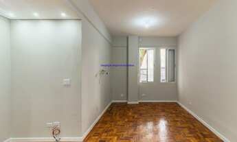 Imagem 4: Condomínio com portaria, segurança. Excelente localização á 8 minutos andando para estaçã