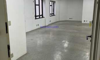 Imagem 2: Condomínio com recepção e segurança. Excelente localização á 10 minutos andando para a es