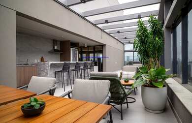 Imagem 4: Condomínio com portaria, segurança, piscina, salão de festas e academia. Excelente locali