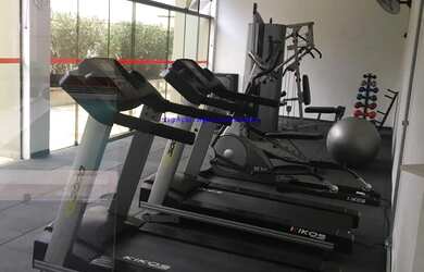 Imagem 2: Condomínio com portaria 24hrs e blindada, academia, piscina adulto, salão de festas, churr