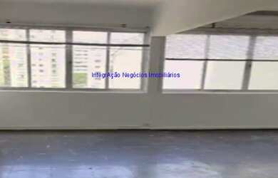 Imagem 4: Condomínio com recepção e segurança. Excelente localização á 9 minutos andando para a est