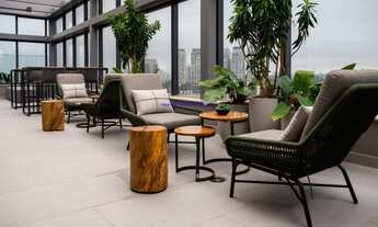 Imagem 5: Condomínio com portaria, segurança, piscina, salão de festas e academia. Excelente locali