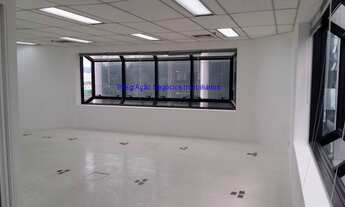 Imagem 7: Condomínio com portaria e segurança. Excelente localização á 5 minutos andando para a est