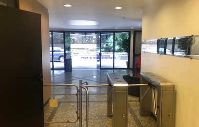 Imagem 2: Sala Comercial 70m², 02 banheiros, 02 vagas na garagem. Ótima localização, a 300 metros do