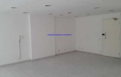 Imagem 3: Conjunto Comercial 47m², 01 recepção, mais 03 ambientes e 01 banheiro. Ampla janela de vid