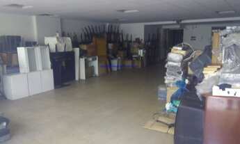 Imagem 2: Sala 120m², com sacada e 01 banheiro. Excelente localização