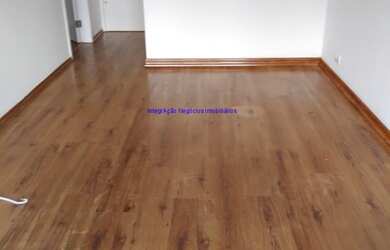 Imagem 7: Condomínio com portaria 24hrs, piscina, salão de festa e academia. Excelente localização