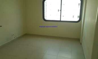 Imagem 3: Condomínio com portaria 24hrs. Excelente localização á 9 minutos andando para a estação d