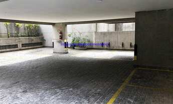 Imagem 2: Condomínio com portaria e segurança. Excelente localização á 8 minutos andando para a est