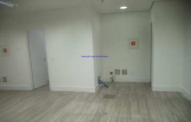 Imagem 3: Conjunto Comercial 37.18m², 02 banheiros e 01 vaga na garagem. Condomínio com recepção e