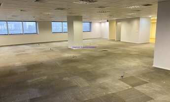 Imagem 3: Condomínio com portaria e segurança 24hrs. Excelente localização á 4 minutos andando para