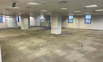 Imagem 5: Condomínio com portaria e segurança 24hrs. Excelente localização á 4 minutos andando para