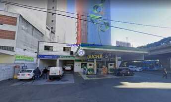 Imagem 2: Terreno 450m² construído e 400m² de terreno. Excelente localização á 4 minutos andando