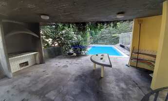 Imagem 2: Casa Residencial 400m², com com três andares, 05 dormitórios, 06 banheiros, 02 terraços