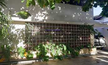 Imagem 3: Casa Residencial 400m², com com três andares, 05 dormitórios, 06 banheiros, 02 terraços