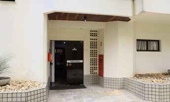 Imagem 3: Condomínio com portaria, piscina, salão de festa e jardim. Excelente localização entre a