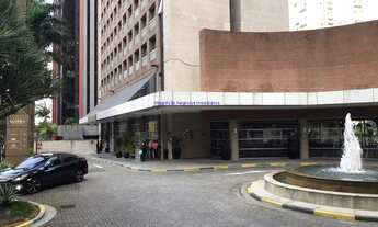 Imagem 2: Condomínio com recepção e segurança. Excelente localização á 7 minutos andando para a est