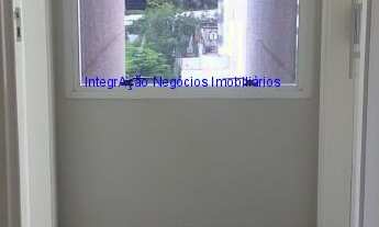 Imagem 4: Condomínio com recepção e segurança. Excelente localização á 7 minutos andando para a est