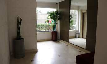 Imagem 4: Condomínio com portaria, piscina, salão de festa e jardim. Excelente localização entre a