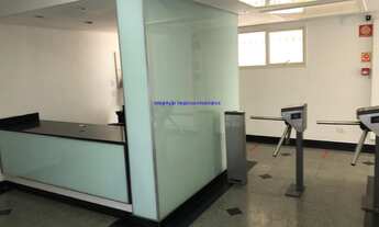 Imagem 4: Condomínio com portaria e segurança. Excelente localização á 8 minutos andando para a est