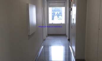 Imagem 3: Condomínio com recepção e segurança. Excelente localização á 7 minutos andando para a est